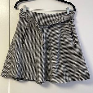 Size M belted houndstooth fit & flare mini skirt